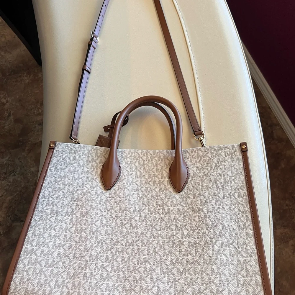 Michael Kors Signature Brown and Cream Tote - Picture 4 of 4